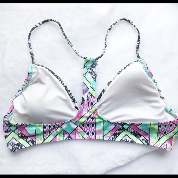 Victoria Secret T-Strap Bikini Top 👙 - Picture 2 of 4